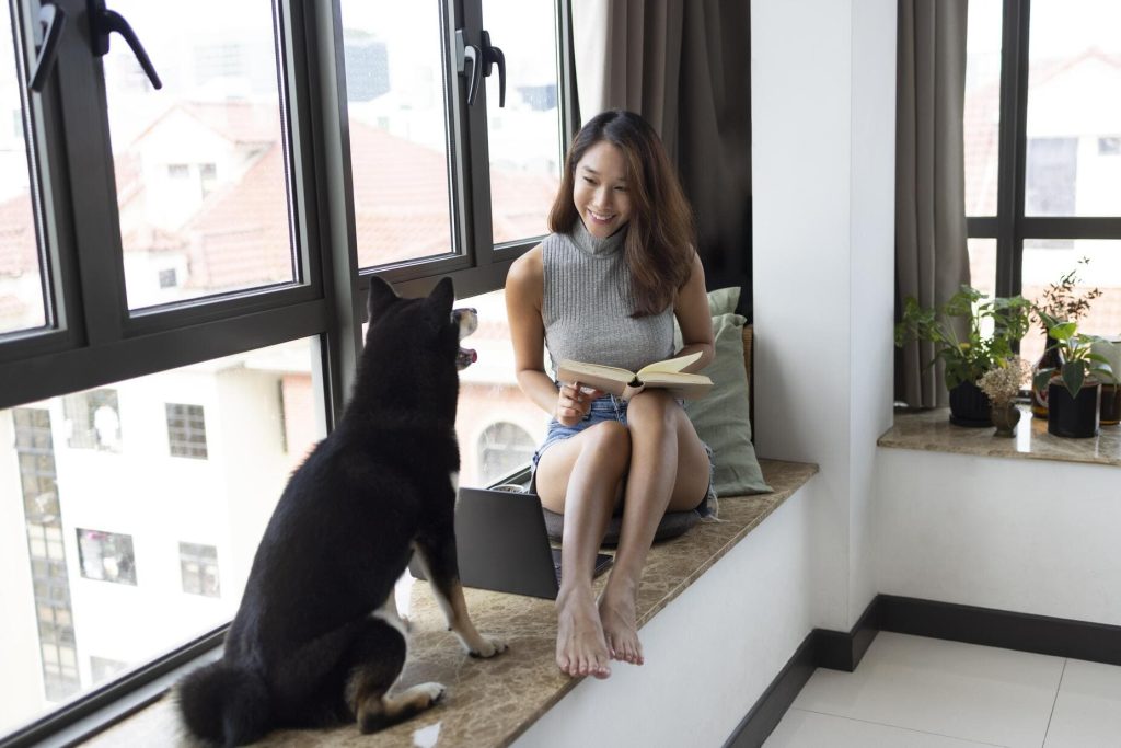 full-shot-woman-reading-indoors